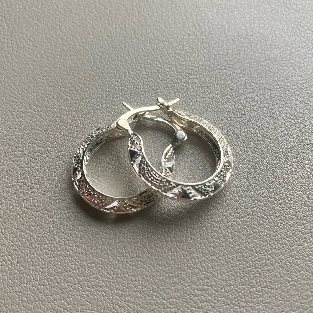 Textured silver hoop earrings, minimalist silver hoop earrings - Picture 2 of 3